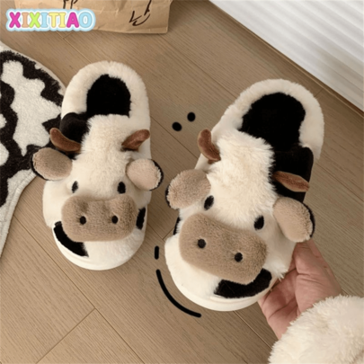 2025 Nuevas pantuflas casuales de hombre con estampado de vaca, suela cómoda y suave, adecuadas para reuniones, uso diario y uso casual en el hogar, otoño/invierno