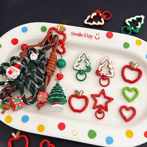 1 pieza Clip de llavero con forma de Navidad - Ganchos de mosquetón de aleación de zinc, clips de resorte, ganchos de anillo de llave para bolsos, bolsos - Hebillas de manualidades DIY, gancho de anillo de llave Minicorazón Mosquetón Clip para etiquetas de perro Clip Paracord Llavero Cordón Llavero Anillo Dije de bolso Día de San Valentín