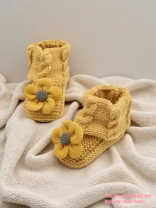 1 Pair Knit Infant Booties With Sunflower Design, Yellow Knit Crib Shoes