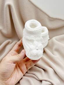 1 Pair Handmade Infant Knit Booties With Flower, White Infant Crib Shoes