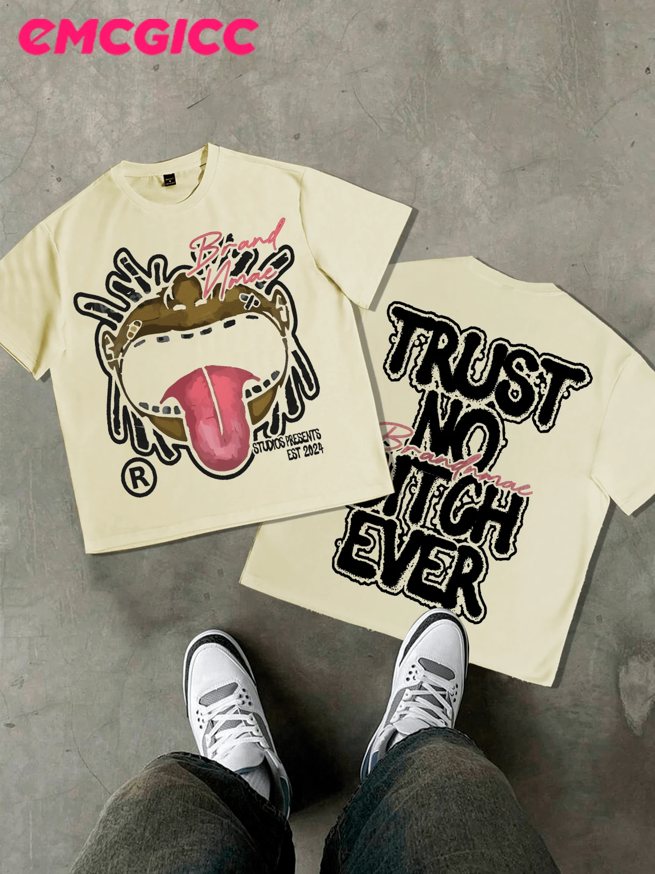 EMCGICC Y2k, TRUST NO BITGH EVER, Fun Patterns, Men's Summer Short Sleeved Pure Cotton Comfortable And Breathable Outdoor Street Round Neck T-Shirt, High-Quality Fashion Brand, A Surprise Gift For Family And Friends. - 米色 - 查看 1