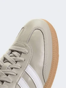 Adidas Originals Adidas Samba OG Premium Sneakers, Timeless Retro Trainers In Fall Tones, Leather & Suede Construction, Low-Top Casual Sneaker For Outdoor, Sports, Sambas For School And Work, Daily Shoes For Skate Outfit - 米色 / 雲白色 / 膠白色 - 查看 4