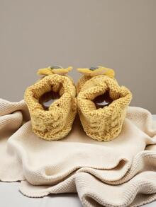1 Pair Knit Infant Booties With Sunflower Design, Yellow Knit Crib Shoes