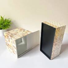 1 pièce Boîte à mouchoirs incrustée de coquillages naturels dorés, style de luxe pour le salon, la salle à manger, porte-serviettes de bureau minimaliste. Convient pour les restaurants, la maison, la chambre, le salon, la salle de bain, le Nouvel An, Halloween, cadeau de Noël