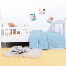 Super Soft Teen Quilt - Lightweight, Warm, And Breathable Comforter For Teens Sleeping, Naps, And Travel, Machine Washable, Solid Color - Sky Blue, 39x59 Inches - 淺藍色 - 查看 4