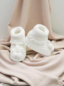 1 Pair Handmade Infant Knit Booties With Flower, White Infant Crib Shoes