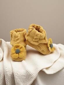 1 Pair Knit Infant Booties With Sunflower Design, Yellow Knit Crib Shoes
