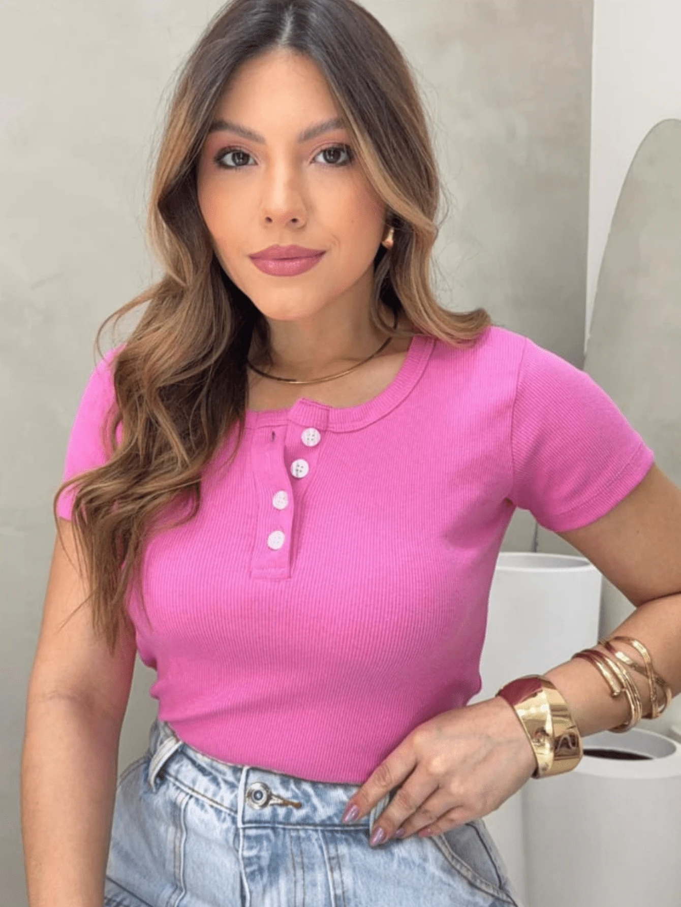 Camiseta Canelada Chic com Botões Básica Clássica