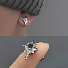 Elevate Your Everyday Style With The Polar Star Magnetic Ear Cuffs – A Unisex Accessory That Redefines Convenience And Elegance For Non-Pierced Ears. Engineered With A Painless Design, They Hug Your Ear Gently Without Causing Pressure Or Soreness, Making Them Ideal For All-Day Wear, From Morning Lectures To Evening Gatherings.