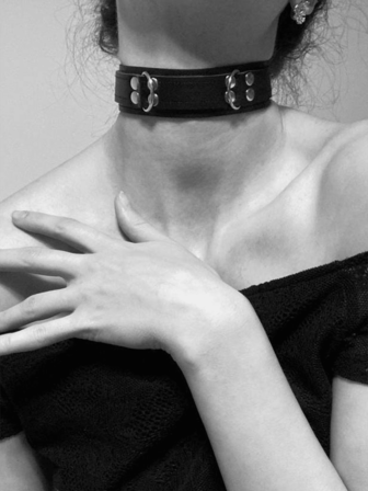 Collana choker in pelle con anello a O, collare choker gotico per donna, imbracatura per il petto in pelle per signore