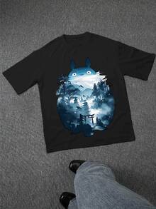 Herren-T-Shirt mit "Mystical Forest Guardian"-Aufdruck. Erleben Sie die bezaubernde Natur mit diesem einzigartigen T-Shirt mit Grafik, ruhigem Landschaftsdesign und bequemer Passform, perfekt für den lässigen Alltag.