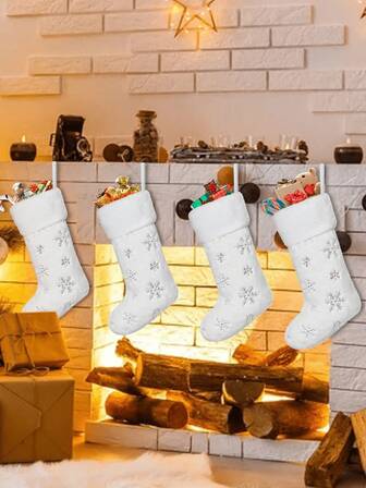 4 件套圣诞袜圣诞装饰 - 18.5 英寸大号圣诞礼物，饰有闪亮的银色亮片雪花 - 非常适合圣诞装饰和房间装饰，家居圣诞装饰