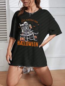 Halloween Skeleton Waiting Graphic Tee, Unique Print 100% Pure Cotton Black Short-Sleeved Women's T-Shirt