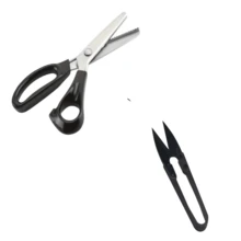 Tijeras dentadas. Perfectas para manualidades, se pueden usar para cortar bordes en zigzag decorativos de papel, tela o cuero. Los dientes afilados aseguran un corte ondulado limpio. El mango cómodo proporciona un agarre firme, adecuado para cortar cinta de papel, lo que las convierte en el instrumento ideal para manualidades, scrapbooking y envoltura de regalos, herramientas de costura, tijeras de costura, herramientas DIY.