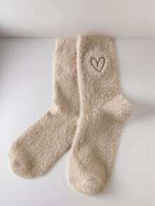 "2 Pairs Heart-Shaped Fuzzy Women's Crew Socks - Soft & Cozy In Black, Brown & White Perfect For Autumn & Winter - Random Colors"