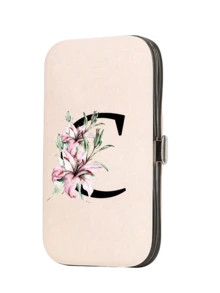 7件套粉色旅行美甲套装，印有百合花和A-Z字母图案。这款宽敞的美甲收纳盒包含不锈钢工具、一把超锋利防溅指甲钳，设计经典。非常适合随身携带美甲护理必需品，例如旅行、户外活动、寄宿学校、居家使用，也可作为圣诞礼物。 - 彩色 - 查看 11