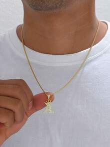 Premium Ins-Style Initial Necklace With An Exquisite 18K -Plated Crown Pendant, Artfully Adorned With Micro-Set Copper Elements And Brilliant Zirconia Crystals To Highlight Its Fine CraftsmanshipStylish Ins-Inspired Initial Necklace Showcasing An 18K -Plated Crown Pendant, Meticulously Crafted With Micro-Set Copper Accents And Sparkling Zirconia Stones To Elevate Its Elegance