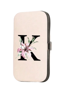 7件套粉色旅行美甲套装，印有百合花和A-Z字母图案。这款宽敞的美甲收纳盒包含不锈钢工具、一把超锋利防溅指甲钳，设计经典。非常适合随身携带美甲护理必需品，例如旅行、户外活动、寄宿学校、居家使用，也可作为圣诞礼物。 - 彩色 - 查看 29