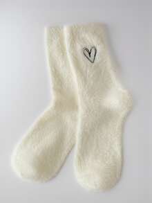 "2 Pairs Heart-Shaped Fuzzy Women's Crew Socks - Soft & Cozy In Black, Brown & White Perfect For Autumn & Winter - Random Colors"