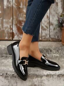 Mocasines de mujer con decoración de cadena, zapatos planos slip-on, estilo británico, nueva llegada de otoño 2025 para mujer, estilo universitario, moda elegante, cómodos y casuales, adecuados para faldas y uso en el campus