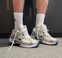 耐克男士V5 RNR复古跑步休闲运动鞋，HJ5228-104 - 白色 - 查看 10