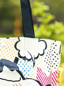 黑色蜡笔小新紧凑型手提包，可折叠扁平手提包，轻质棉质帆布，大胆人物印花，加固手柄，内有拉链口袋，可容纳杂货、书籍、旅行必需品，可重复使用，可机洗，适合动漫粉丝和收藏家的礼物 - 黑色 - 查看 6