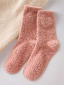 "2 Pairs Heart-Shaped Fuzzy Women's Crew Socks - Soft & Cozy In Black, Brown & White Perfect For Autumn & Winter - Random Colors"