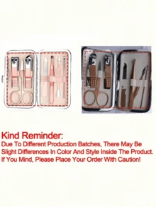 7件套粉色旅行美甲套装，印有百合花和A-Z字母图案。这款宽敞的美甲收纳盒包含不锈钢工具、一把超锋利防溅指甲钳，设计经典。非常适合随身携带美甲护理必需品，例如旅行、户外活动、寄宿学校、居家使用，也可作为圣诞礼物。 - 彩色 - 查看 9