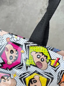 白色蜡笔小新紧凑型手提包，可折叠扁平手提包，轻质棉质帆布，大胆人物印花，加固手柄，内有拉链口袋，可容纳杂货、书籍、旅行必需品，可重复使用，可机洗，适合动漫粉丝和收藏家的礼物 - 白色 - 查看 7