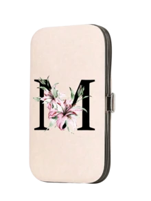 7件套粉色旅行美甲套装，印有百合花和A-Z字母图案。这款宽敞的美甲收纳盒包含不锈钢工具、一把超锋利防溅指甲钳，设计经典。非常适合随身携带美甲护理必需品，例如旅行、户外活动、寄宿学校、居家使用，也可作为圣诞礼物。 - 彩色 - 查看 17