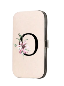 7件套粉色旅行美甲套装，印有百合花和A-Z字母图案。这款宽敞的美甲收纳盒包含不锈钢工具、一把超锋利防溅指甲钳，设计经典。非常适合随身携带美甲护理必需品，例如旅行、户外活动、寄宿学校、居家使用，也可作为圣诞礼物。 - 彩色 - 查看 16