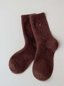 "2 Pairs Heart-Shaped Fuzzy Women's Crew Socks - Soft & Cozy In Black, Brown & White Perfect For Autumn & Winter - Random Colors"