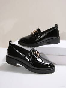 Mocasines de mujer con decoración de cadena, zapatos planos slip-on, estilo británico, nueva llegada de otoño 2025 para mujer, estilo universitario, moda elegante, cómodos y casuales, adecuados para faldas y uso en el campus