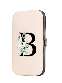 7件套粉色旅行美甲套装，印有百合花和A-Z字母图案。这款宽敞的美甲收纳盒包含不锈钢工具、一把超锋利防溅指甲钳，设计经典。非常适合随身携带美甲护理必需品，例如旅行、户外活动、寄宿学校、居家使用，也可作为圣诞礼物。 - 彩色 - 查看 12