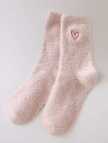 "2 Pairs Heart-Shaped Fuzzy Women's Crew Socks - Soft & Cozy In Black, Brown & White Perfect For Autumn & Winter - Random Colors"