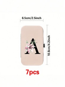 7件套粉色旅行美甲套装，印有百合花和A-Z字母图案。这款宽敞的美甲收纳盒包含不锈钢工具、一把超锋利防溅指甲钳，设计经典。非常适合随身携带美甲护理必需品，例如旅行、户外活动、寄宿学校、居家使用，也可作为圣诞礼物。 - 彩色 - 查看 10