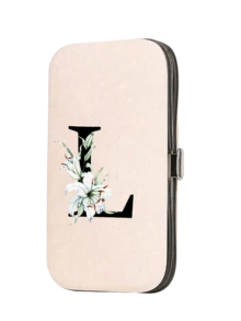 7件套粉色旅行美甲套装，印有百合花和A-Z字母图案。这款宽敞的美甲收纳盒包含不锈钢工具、一把超锋利防溅指甲钳，设计经典。非常适合随身携带美甲护理必需品，例如旅行、户外活动、寄宿学校、居家使用，也可作为圣诞礼物。 - 彩色 - 查看 26