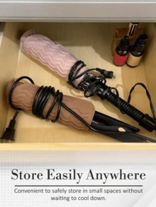 Tấm lót chịu nhiệt cho dụng cụ tạo kiểu tóc, kích thước универсальный phù hợp với máy duỗi và máy uốn tóc, được làm từ chất liệu chịu nhiệt, tiện lợi cho việc cất giữ và mang theo khi đi du lịch. Tấm lót silicon chịu nhiệt này có chức năng cách nhiệt giúp bảo vệ hiệu quả các dụng cụ tạo kiểu tóc của bạn. - Nhiều màu - Xem 5