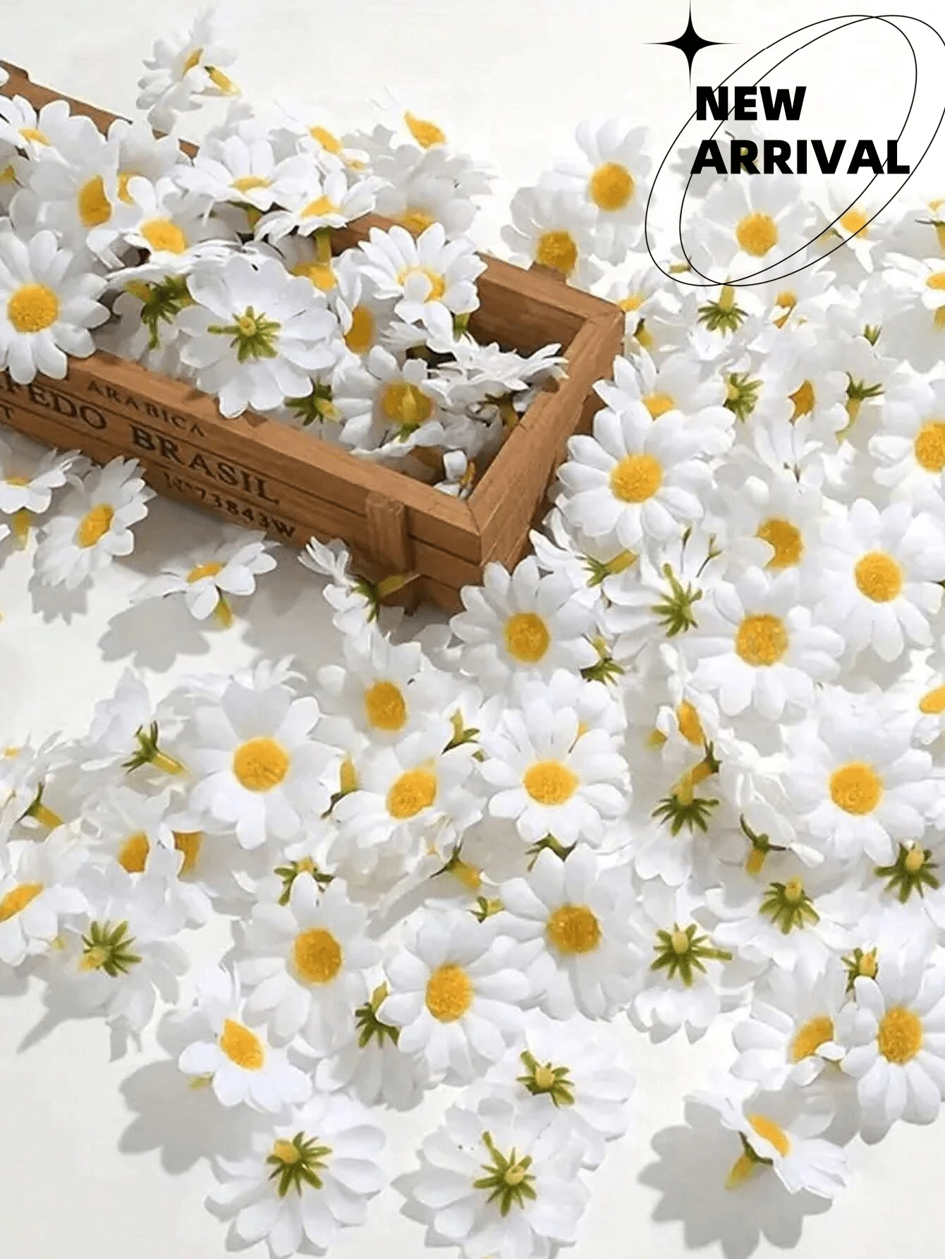 50 pièces/100 pièces Têtes de fleurs de marguerite blanche en soie de 4 cm, matériaux de fleurs de marguerite artificielles, décoration de bouquet de mariage, artisanat DIY, cadeau de mariée, accessoires photo, décoration de gâteau, fleur artificielle cadeau d'anniversaire, de remise des diplômes, de mariage, décoration de saupoudrage, décoration de jardin, décoration de chapeau, décoration de table de fête, décoration d'automne, décoration de mariage.