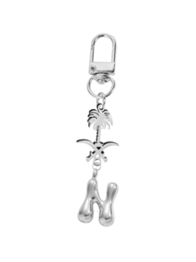 Ciondolo a forma di lettera in caratteri a bolle, ciondolo portafortuna in cristallo, portachiavi in acciaio inossidabile con pendente a forma di palma e teschio incrociato, lettere dell'alfabeto da A a Z, ciondolo per borse e zaini in lega lucida - regalo perfetto per compleanni e occasioni speciali, portachiavi, ciondolo per borse, zaini e auto, accessori per portafogli e borse da donna e ragazze.