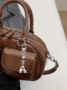 Ciondolo a forma di lettera in caratteri a bolle, ciondolo portafortuna in cristallo, portachiavi in acciaio inossidabile con pendente a forma di palma e teschio incrociato, lettere dell'alfabeto da A a Z, ciondolo per borse e zaini in lega lucida - regalo perfetto per compleanni e occasioni speciali, portachiavi, ciondolo per borse, zaini e auto, accessori per portafogli e borse da donna e ragazze.