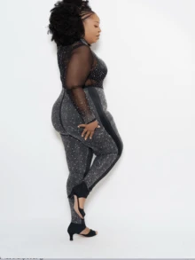 宽版加大码女士凉鞋，针织透气面料中跟凉鞋，时尚露趾弹力粗跟凉鞋，全能露背户外凉鞋，黑色高跟鞋