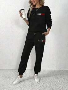 两件套时尚优雅简约圆领卫衣套装，适合秋冬季节穿着。加厚抓绒面料，低弹力，无弹力设计。圆领上衣搭配抽绳长裤，时尚巴黎印花图案，适合休闲、运动和居家日常穿着。 - 黑色 - 查看 10