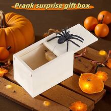 1pc Wooden Spider Prank Box, Valentine's Day Surprise Gift, Stress Relief Toy, Funny Couples Gift, Practical Joke Kit, No Power Needed, Perfect For Halloween, Christmas, Thanksgiving