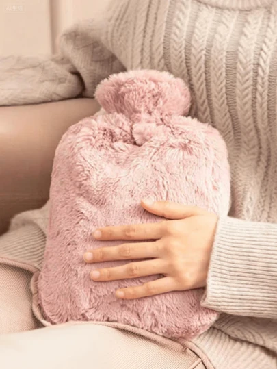 1pc Water Filled Hot Water Bag With Faux Rabbit Fleece Cloth Cover, Girls Hot Compress, Warm Belly, Warm Water Bag, Small Size, Carry On Water Filling, Warm Hand Bag, Flushing Water, Warm Hand Bag (Due To Different Batches, The Lines And Color May Vary. We Apologize For Any Inconvenience Caused)