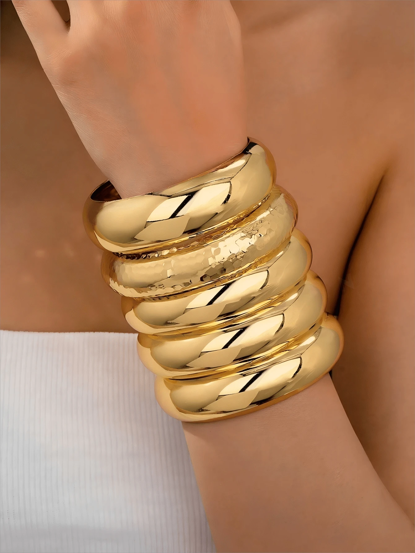 Pack Of 5 Chunky Wheels Bangles Set Hammered Metal Cuff Bracelets Set Women Stacked Bangle Chunky Jewelry - Gold - View 1