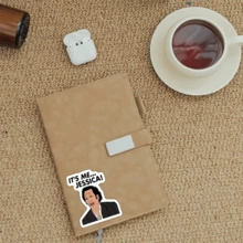 Adesivo de vinil It's Me Jessica Hot Chick, 2 peças, acabamento fosco, autoadesivo, uso único, adesivos para garrafas de água, copos, laptops, chapéus, capas de celular - formato assimétrico, aplicação de superfície versátil