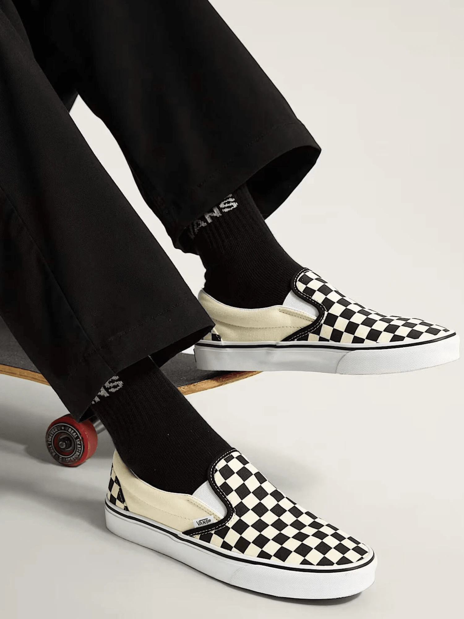 Classic Slip‑On Canvas Sneakers, Casual Unisex Checkerboard Shoes For School And Work, Comfortable Vans Skate Outfit Ideas Shoes, Vans Shoes For Women And Men - Bàn cờ đen/trắng - Xem 1
