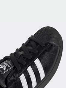 Adidas Originals Superstar II Shoes For Women, Shell-Toe Casual Activewear Sneaker For Daily Wear, Minimalist Low Top Sneaker For School And Workday Chic, Color Block Sneaker For Women's Fall Outfits, Black And White Shoe For Skate Outfits - 核心黑/雲白/核心黑 - 查看 3