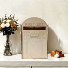 [Buzón de boda vintage] Buzón de boda vintage con decoraciones de flores y corazones, etiquetas de Sr. y Sra., apariencia similar, construcción de madera artificial fácil de limpiar - Decoraciones de boda rústicas, decoración del hogar, estuche elegante para recuerdos, aspecto hecho a mano, regalos sentimentales, acentos con forma de corazón, acabado fácil de limpiar